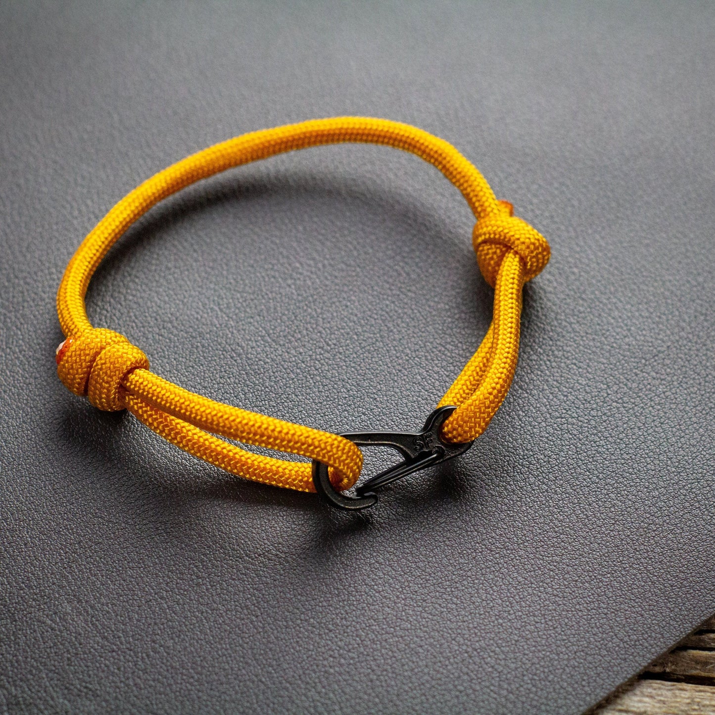 Minimalist Climbing Rope Bracelet - Customizable Paracord Design, Adjustable Fit